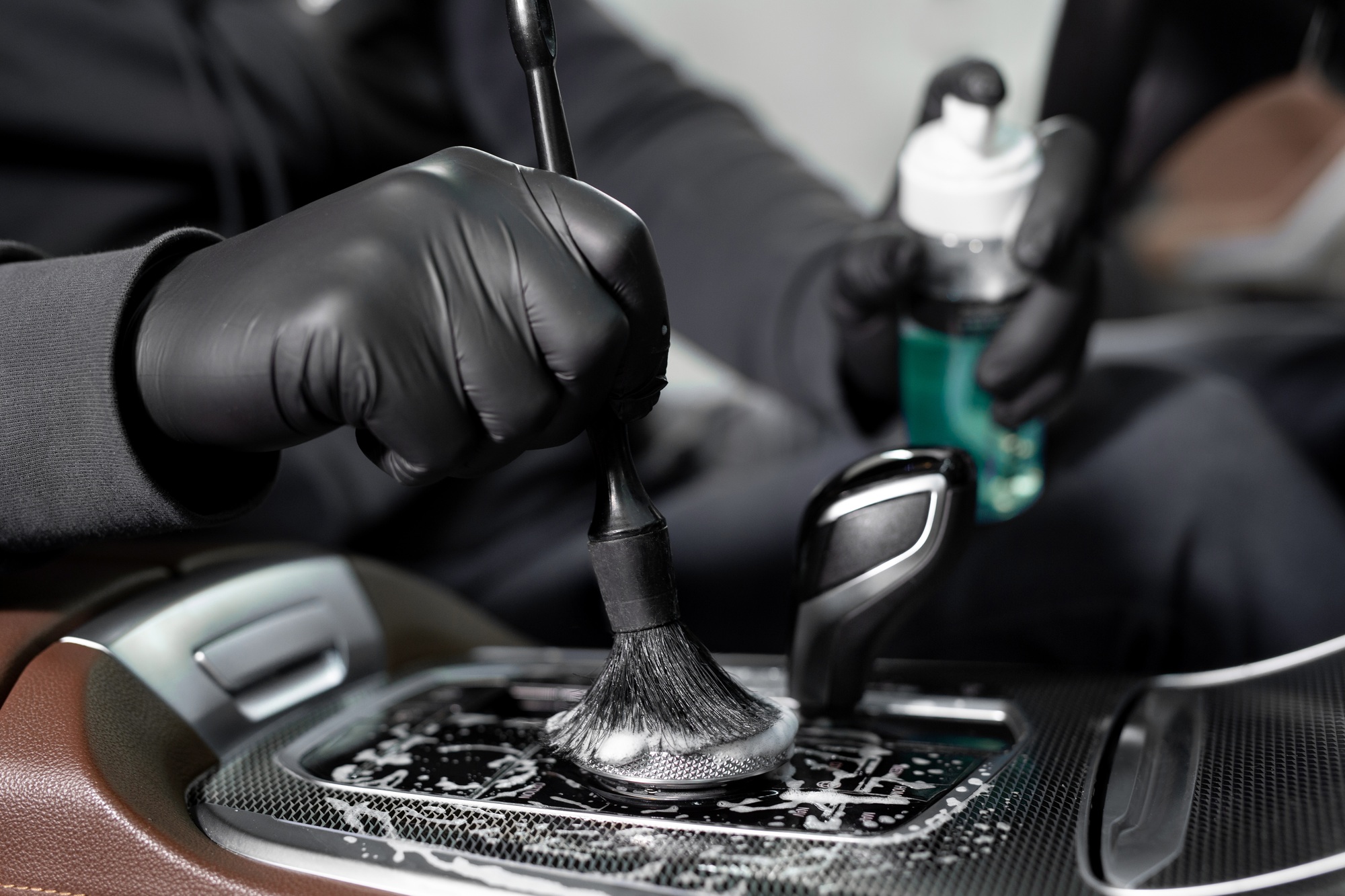 Nettoyage au pinceaux par CleanCarByKev